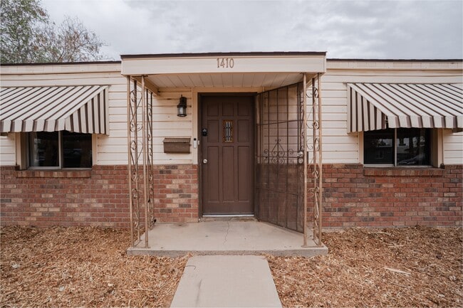 1410 W Clarendon Ave