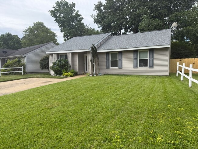 Building Photo - REDWING_Three Bedroom One Bath House