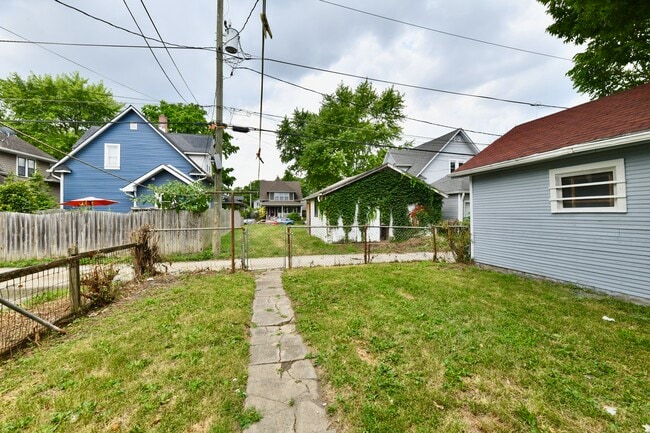 Photo - 852 N Rural St