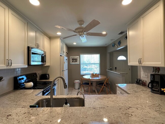 Photo - ANNUAL RENTAL - FURNISHED 2 BED / 2 BATH CONDO IN EDGEWOOD