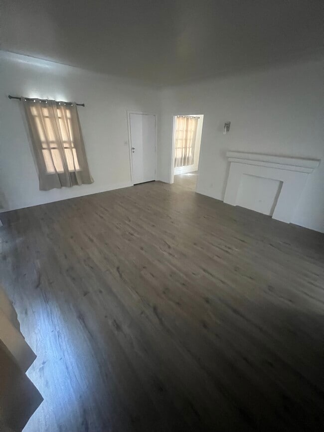 Photo - 1519 1/2 S Redondo Blvd Unit 1519 1/2 S Redondo Blvd