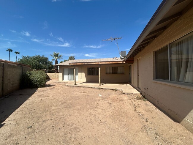 Photo - 2141 E Manhatton Dr