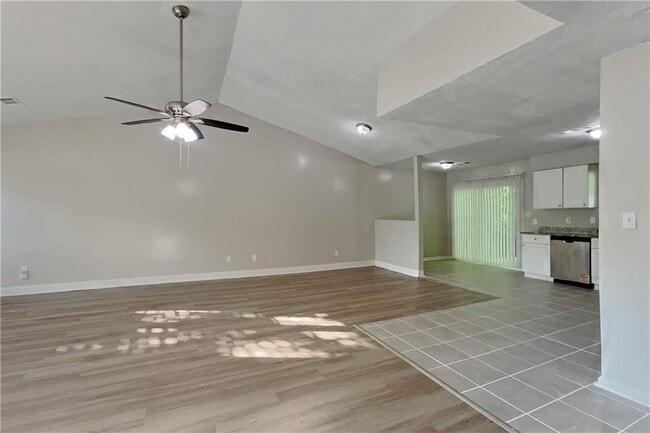 Photo - 1174 Empire Cir