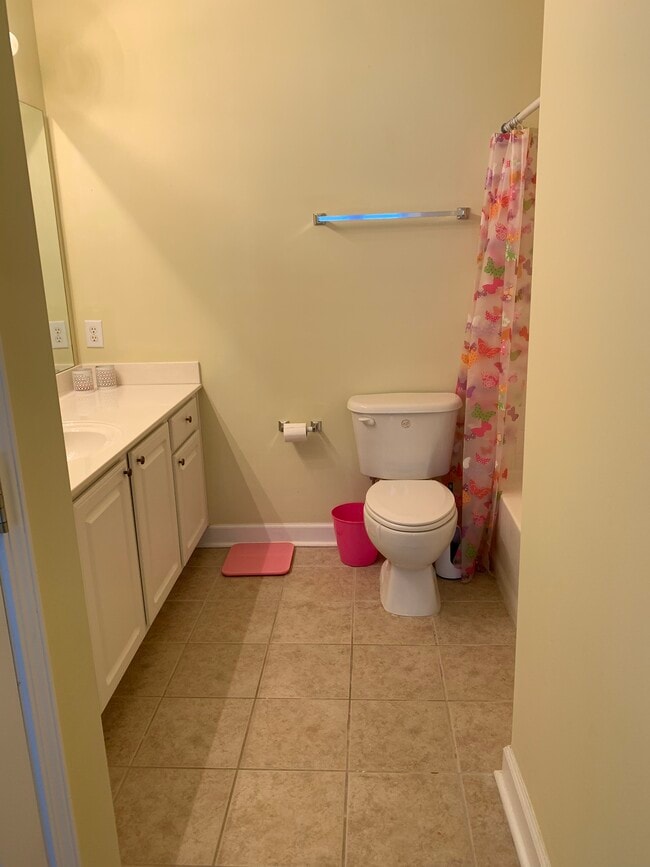 Building Photo - 165 Westhaven Dr Unit Carolina Willows