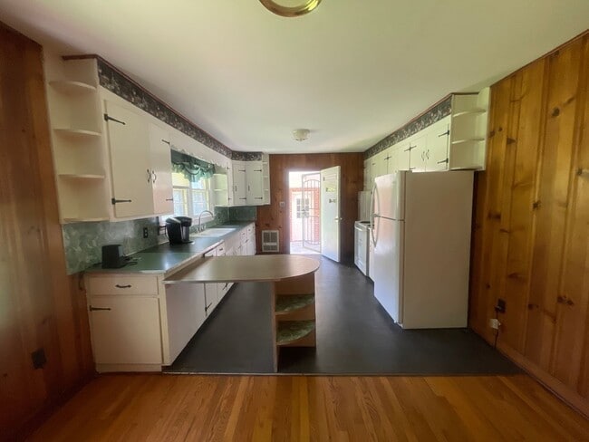 Photo - 2 Bedroom / 1 Bath Brick Home Jonesborough, TN