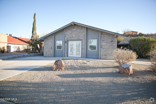 Building Photo - 6439 Pizarro St Rental