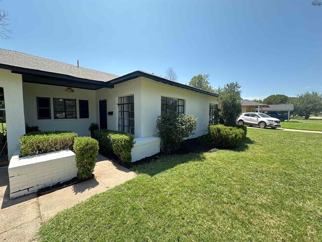 Building Photo - 3105 Sherwood Ln