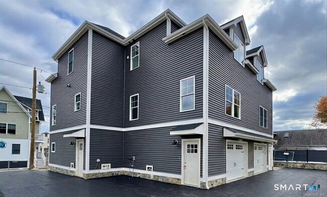 Building Photo - 25 Village Rd