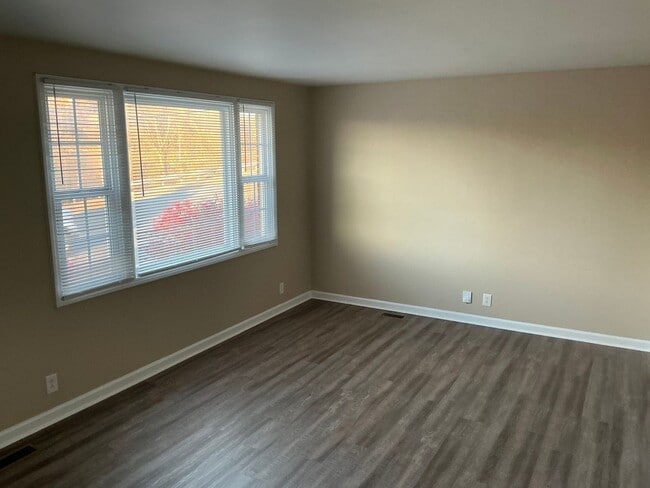 Photo - 220 Crossland Ave