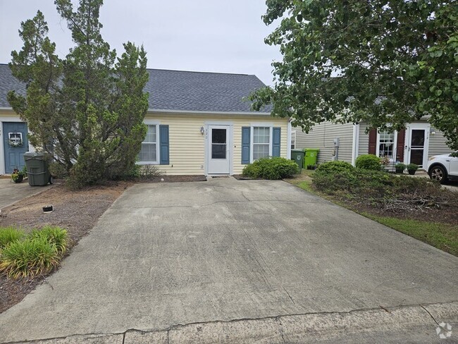 Building Photo - Cute 2 bed 2 bath Rental