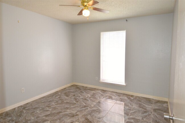 Photo - 6219 Gladewell Dr