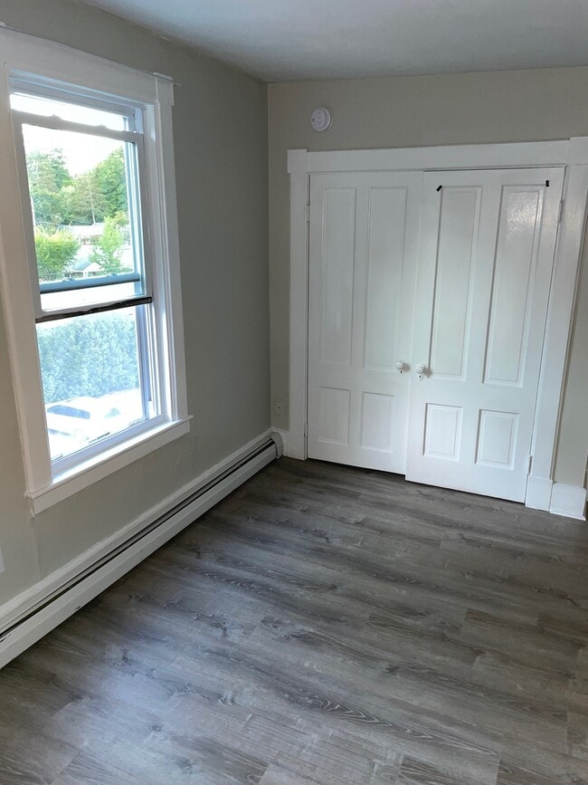 Photo - 107 E Pleasant St