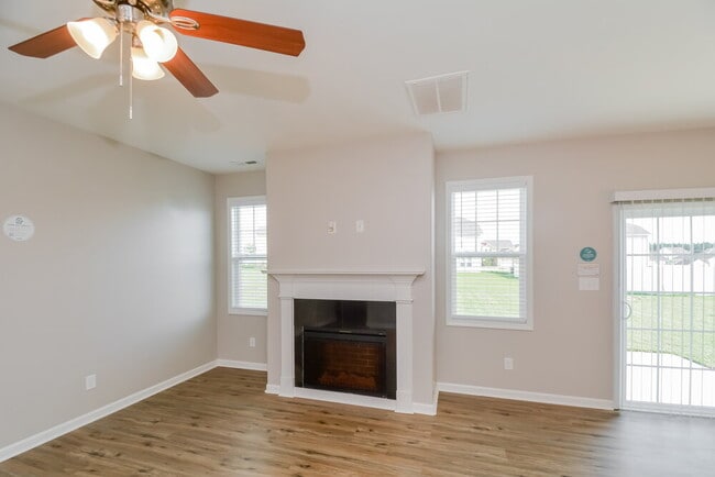 Photo - 238 Grovemere Ln