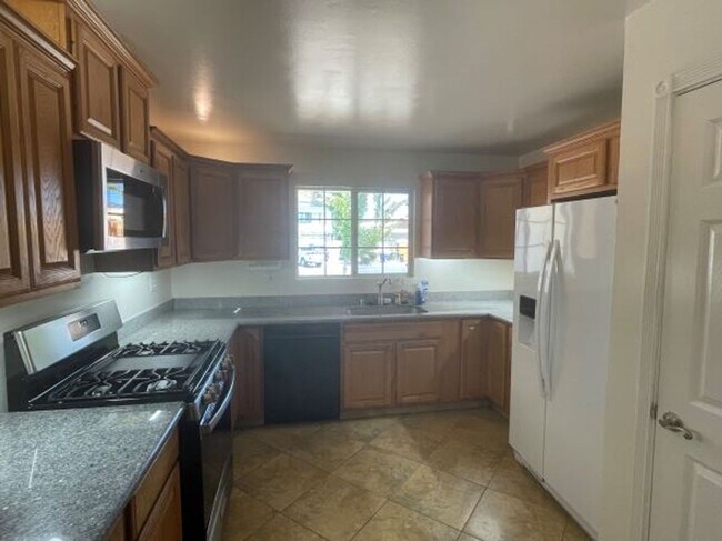 Photo - 4 bedroom with AC is seconds from Lake Eli...