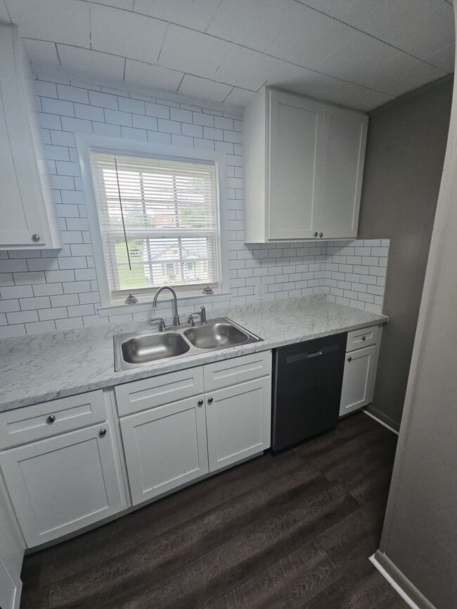 Photo - 104 Greenlawn Dr Unit 104 Greenlawn Dr - 4