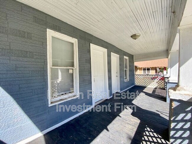 Photo - 262 E 68th St