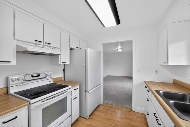 Photo - Charming Single-Level Home with Large Fenced Yard – Pets Welcome!