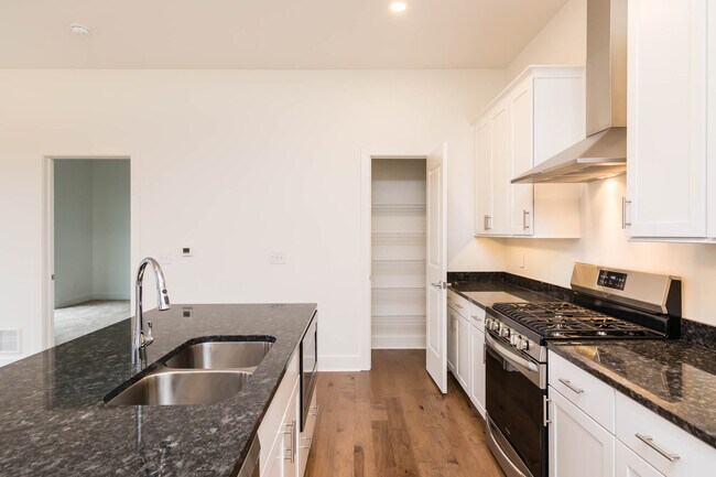 Photo - 6745 Longshore St Unidad 507