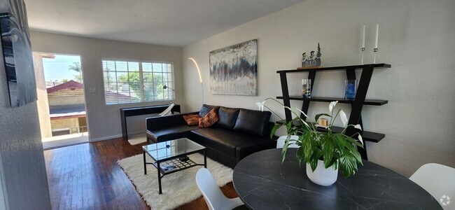Building Photo - Kensington: Renovated Spacious Residence: ... Unit 4150 Monroe- 4148-1/2 Rental