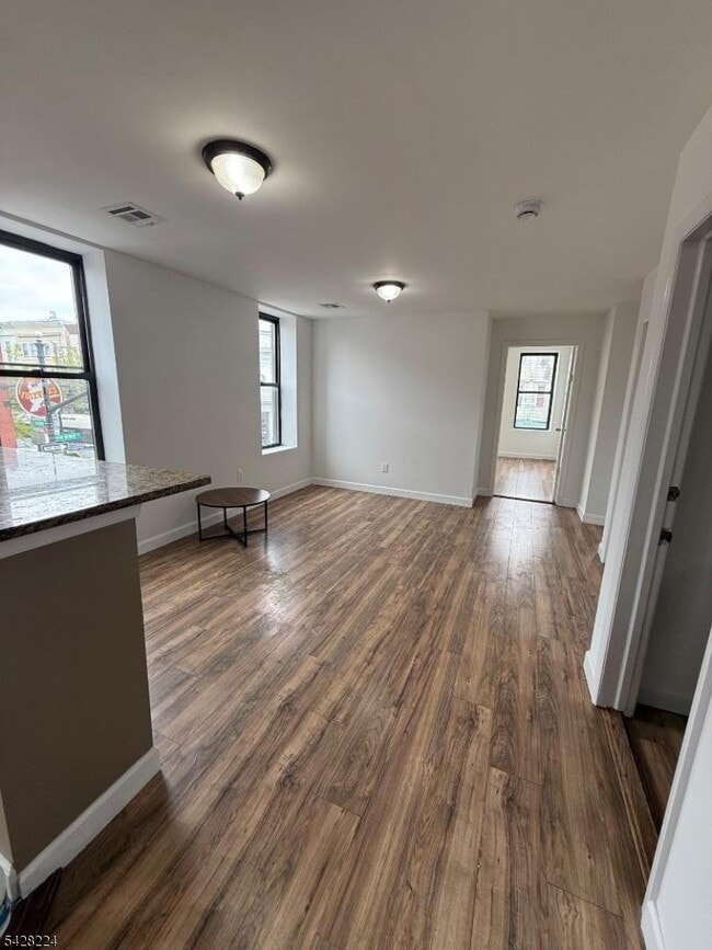 Building Photo - 182 Ferry St Unit 2F