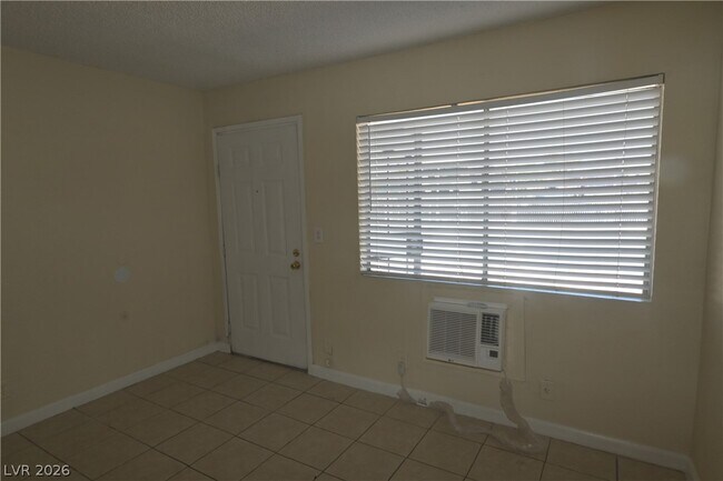Photo - 3021 E Carey Ave Unidad 2