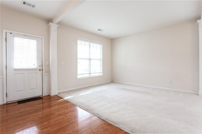 Photo - 910 Wendlebury Ct