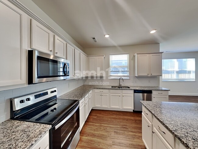 Photo - 5240 Maxwell Rd