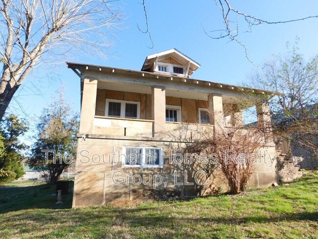 Building Photo - 816 9th St Rental