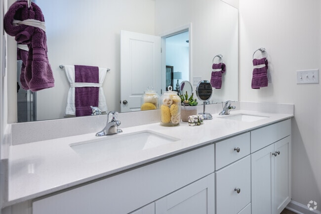 4BR, 2.5BA - 1917SF
