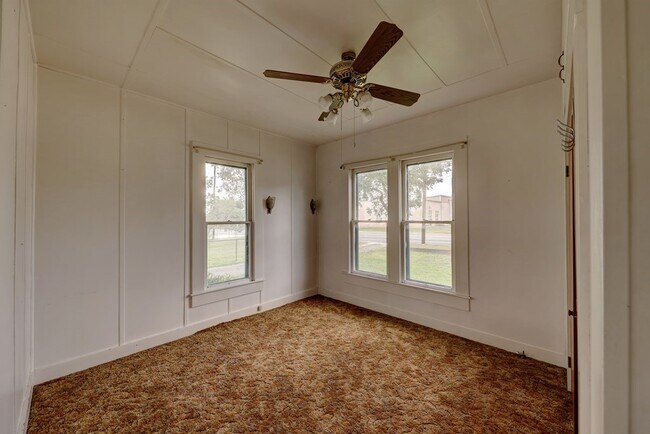 Photo - 23181 US Hwy 290