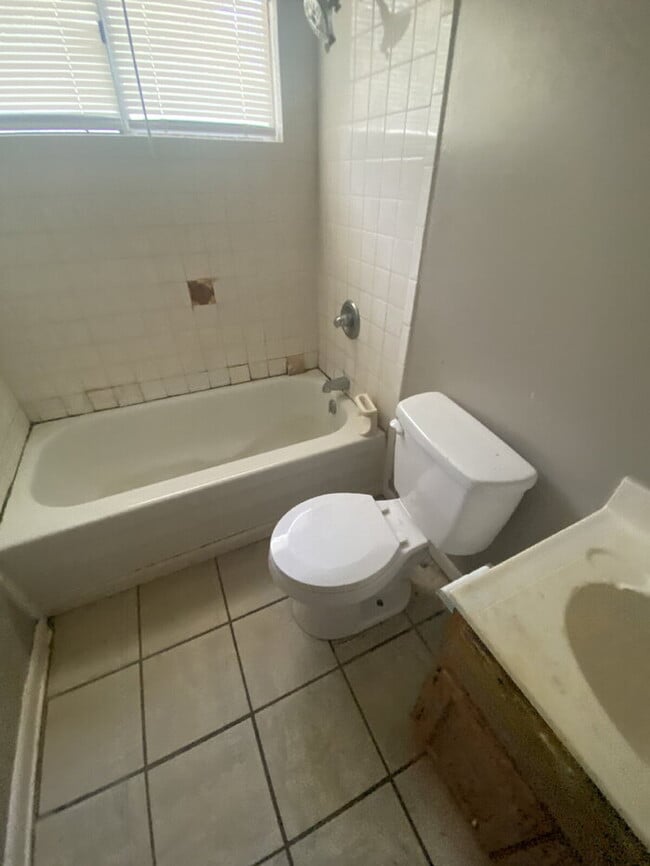 Photo - 1305 Collins Dr