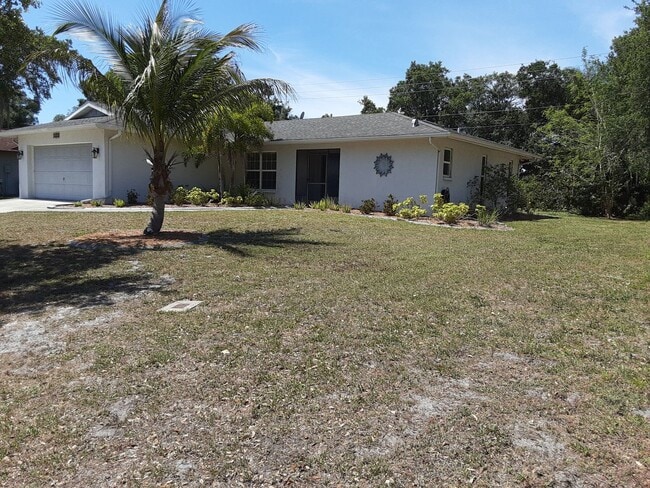 Photo - Annual unfurnished 3/2 nicely renovated SFH with large yard overlooking a lake.
