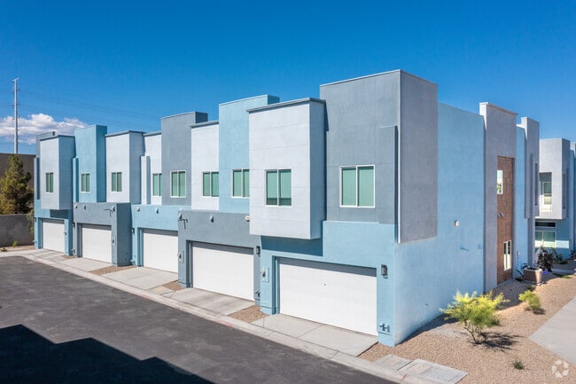 Building Photo - Townes at Peace Way