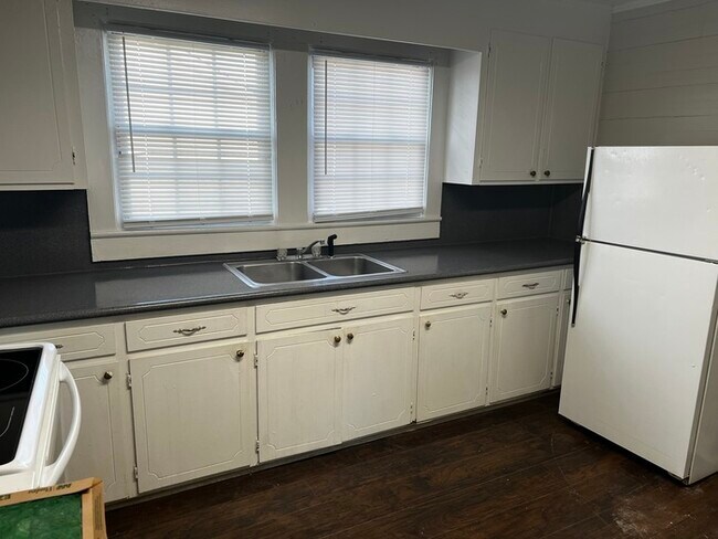 401 W 22nd St