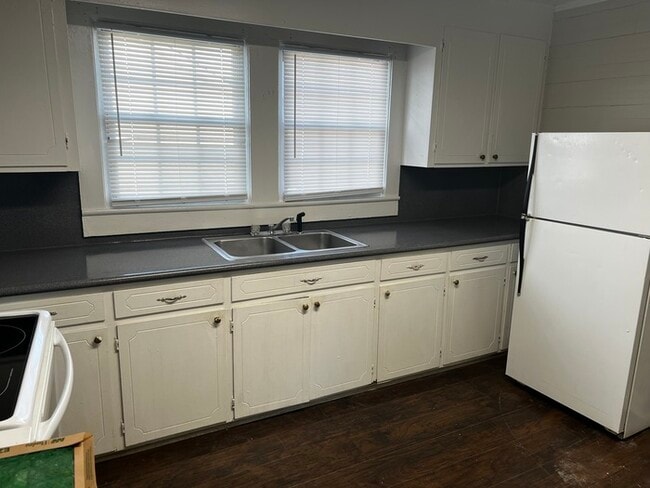 Photo - 401 W 22nd St