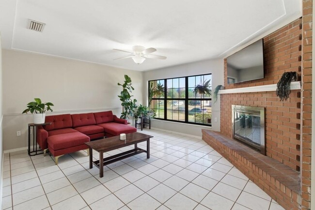 Photo - 1411 Crest Dr