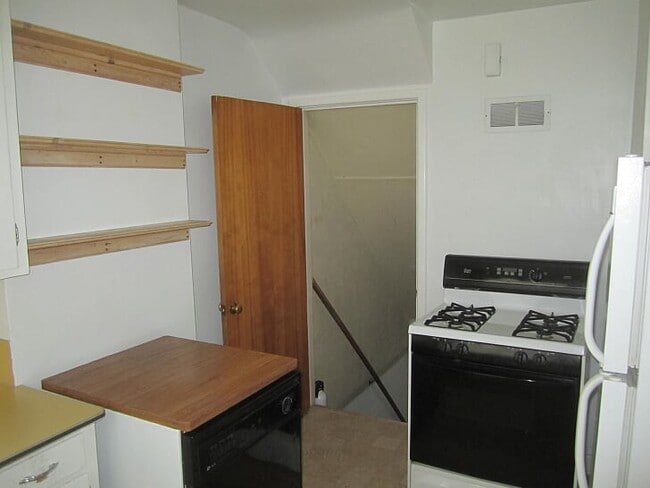 Photo - 2407 Knapp St