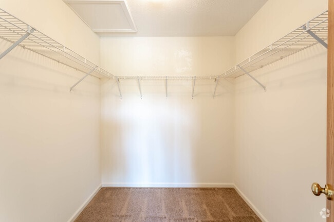 Walk-in Closet