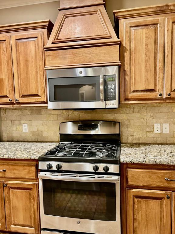 Photo - 1534 NE Stone House Dr