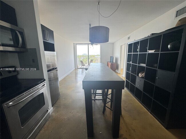 Photo - 2000 NE 135th St Unit 606