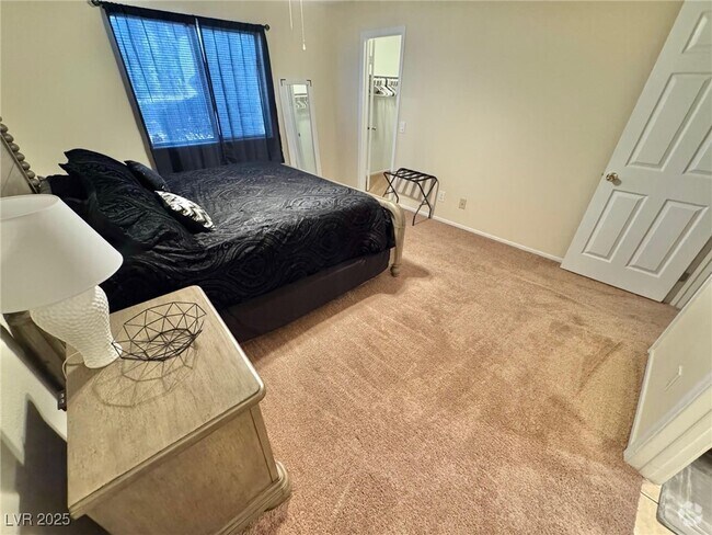 Building Photo - 5576 W Rochelle Ave. Unit 31B Rental