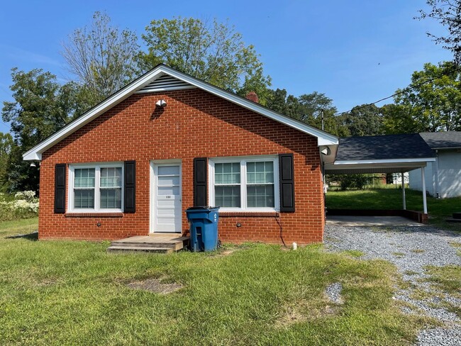 2 BED, 1 BATH HOME LOCATED IN RAMSEUR- $10... - 2 BED, 1 BATH HOME LOCATED IN RAMSEUR- $10...