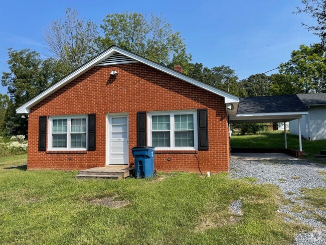 Building Photo - 2 BED, 1 BATH HOME LOCATED IN RAMSEUR- $10...