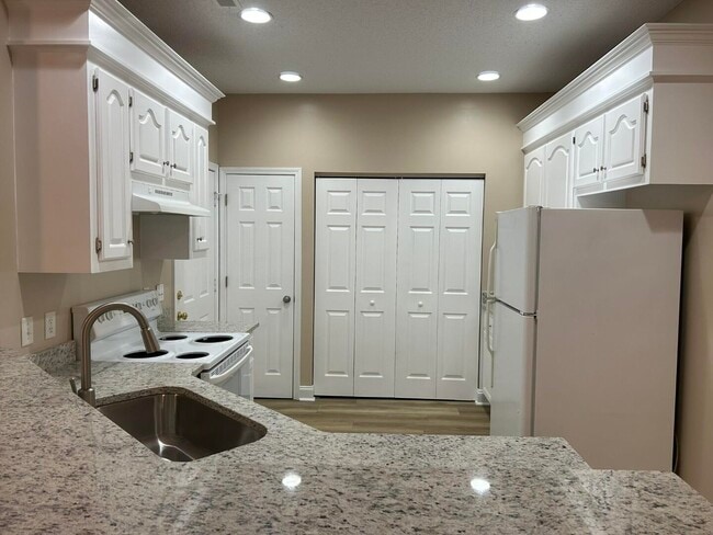 Photo - 3421 Beacon Dr