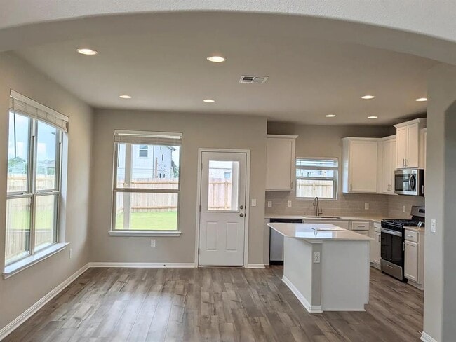 112 Manassas Dr