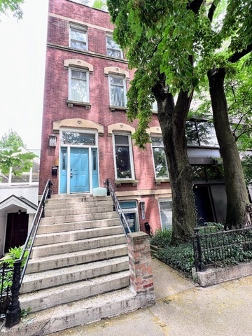 Building Photo - 534 W Dickens Ave Unit 2