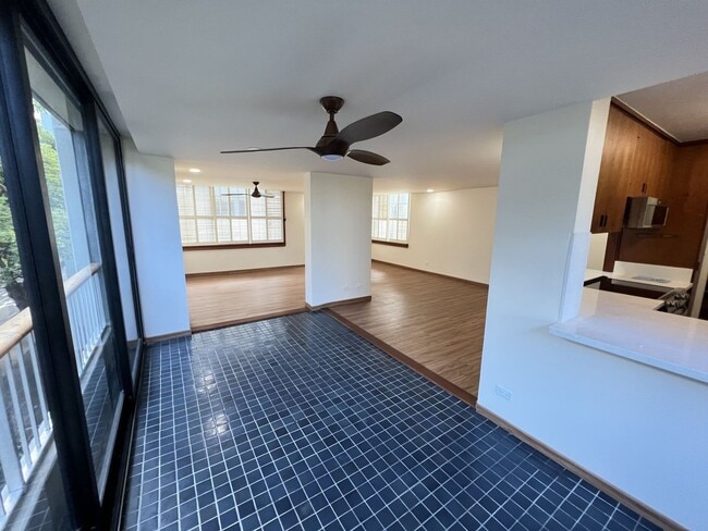 Building Photo - 1521 Punahou St Unit 1