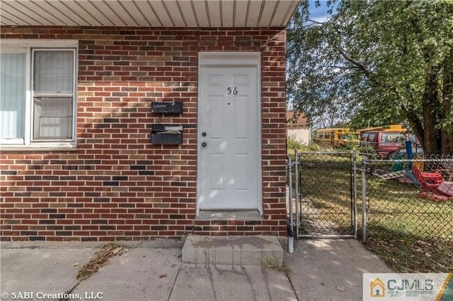 556 Roosevelt Ave Unit 2