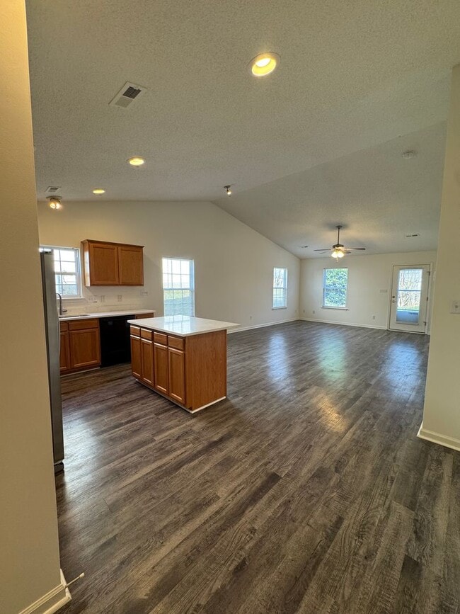 Building Photo - 132 Springwood Ln