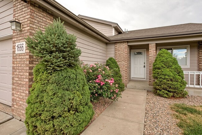 Building Photo - 3 Bedroom 2 Bath Ranch Style Home in Loveland